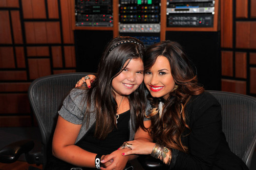  Demi Lovato Live Chat At Cambio Studios