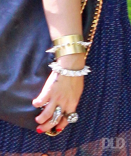  Demi - Rushes her way into a Музыка studio in Los Angeles, CA - July 21, 2011