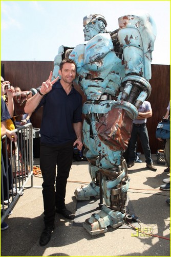  Hugh Jackman: 'Real Steel' at Comic-Con!