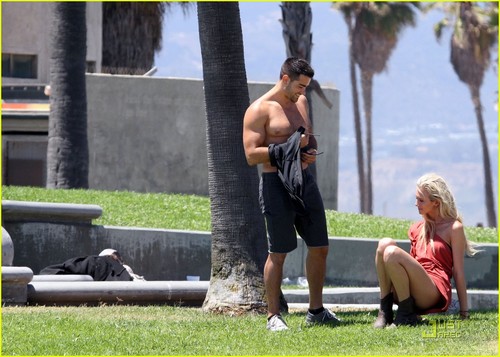 Jesse Metcalfe: Shirtless with Mystery Woman!