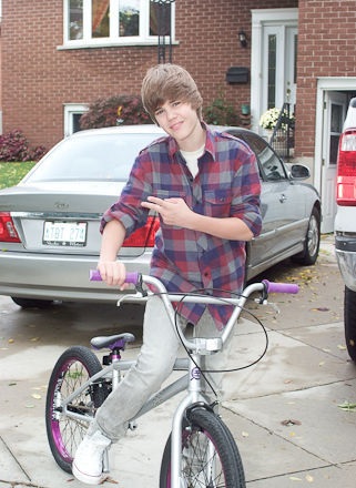  Justin In His Hometown Stratford por Micah Smith