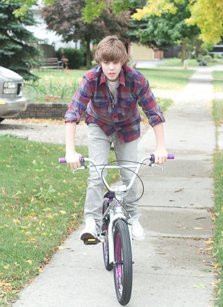  Justin In His Hometown Stratford oleh Micah Smith