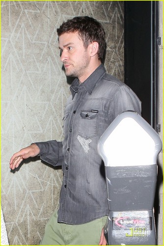  Justin Timberlake: Not Awkward Seeing Mila Kunis Naked!