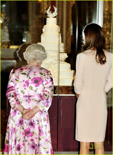  Kate's Wedding Dress Displayed at Buckingham Palace