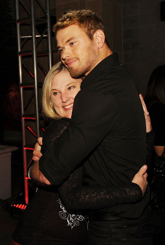  Kellan Lutz poses with fan at the Summit Entertainment Comic-Con Party at the Hard Rock Hotel