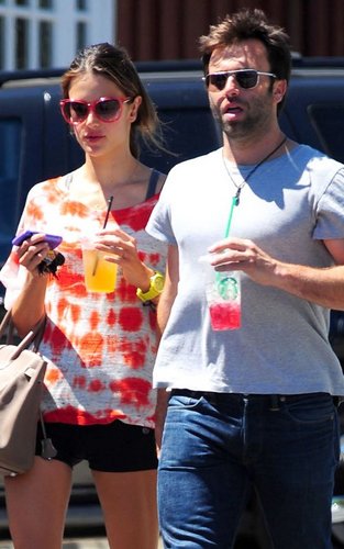 New candids of Alessandra Ambrosio (22 and 19 july)