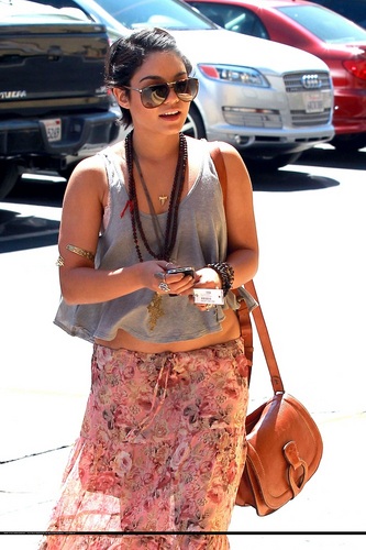  Vanessa - Out and about in Venice pantai with Lauren New and Kim Hidalgo - July 22, 2011