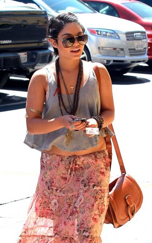  Vanessa out in Venice