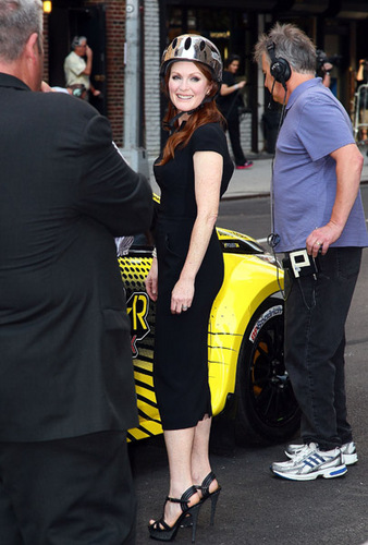  Arrives at the Late tampil with David Letterman [July 26, 2011]