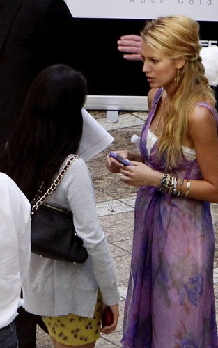  Blake Lively filming scenes for her new movie "The Savages" in Los Angeles (July 25).