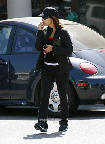 Eva Longoria Grabs a Quick Coffee Before Her Workout