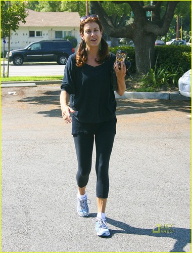  Kate Walsh: Squirt Gun Fight with Friends!