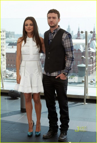  Mila Kunis & Justin Timberlake: 'Friends with Benefits' Moscow foto Call