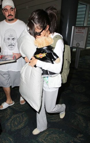 Selena - Arriving At Fort Lauderdale-Hollywood International Airport - July 26, 2011