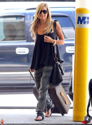  Ashley Arriving in Miami
