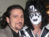 Bruce Kulick &amp; Tommy Thayer - kiss-guitarists Icon - Bruce-Kulick-Tommy-Thayer-kiss-guitarists-24159027-200-150