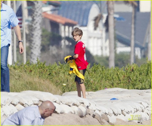  David Beckham: Surfing in Malibu with the Boys!