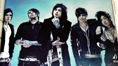 falling in reverse raised by wolves wallpaper