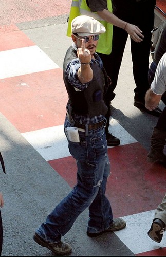  Johnny Depp...the real feelings for paparazzi!!!LOL!!!