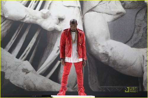  Kanye West: Splendour in the 草 音楽 Festival!