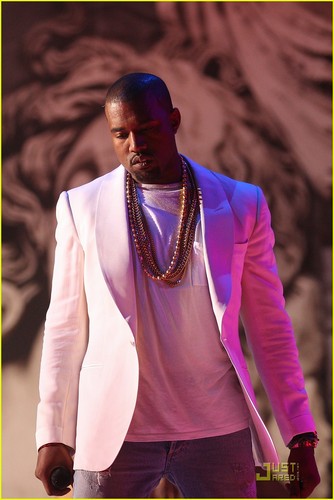  Kanye West: Splendour in the 草 音楽 Festival!