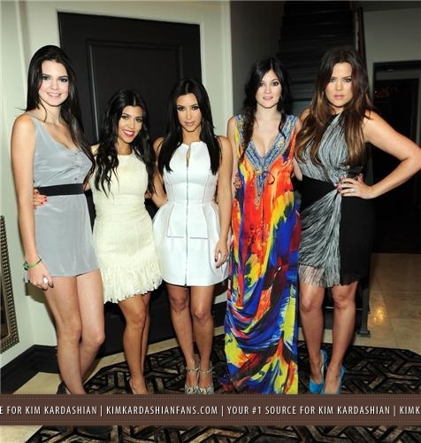  Kim & Kris' Engagement Party Hosted Von Khloe Kardashian - 6/2011