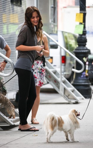 Leighton Meester putting her lawsuit woes aside to film "Gossip Girl" with Liz Hurley (July 28).