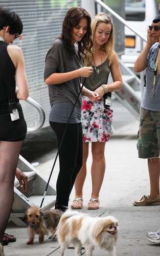 Leighton Meester putting her lawsuit woes aside to film "Gossip Girl" with Liz Hurley (July 28).