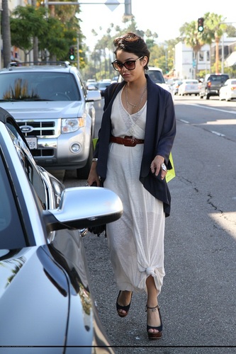  Vanessa - Leaving Planet Blue in Beverly Hills - July 26, 2011