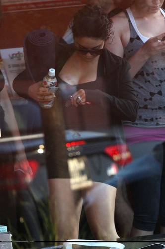 Vanessa - Leaving Yoga Class in Los Angeles - July 27, 2011