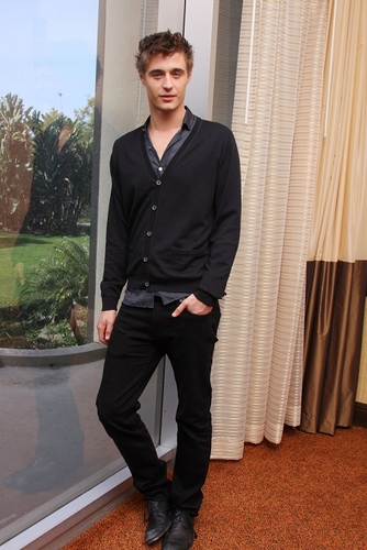  2011 Appearances - Mar5 - Red Riding 후드 Press Conference