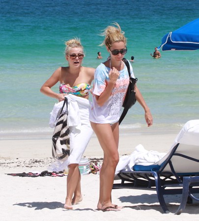 Ashley - At the समुद्र तट in Miami with Julianne Hough - August 01, 2011