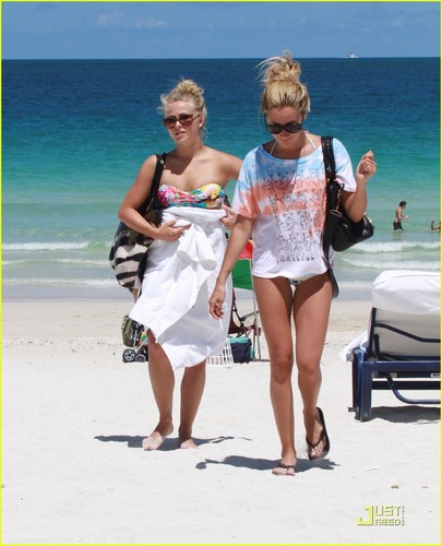  Ashley & Julianne out in Miami