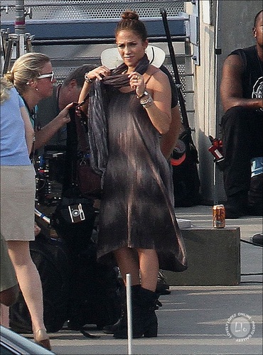  Jennifer - What to expect.. Film set - On set in Atlanta Georgia - August 02, 2011