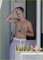 justin-bieber - Justin Bieber: Shirtless Time in Miami! screencap