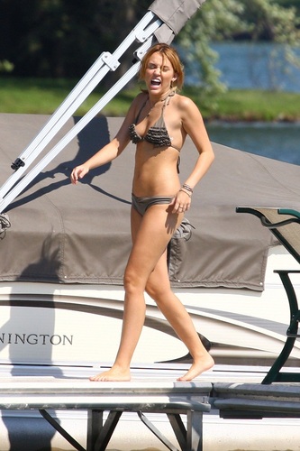  Miley - Enjoys a relaxing день with Друзья in Orchard Lake, MI - July 31, 2011