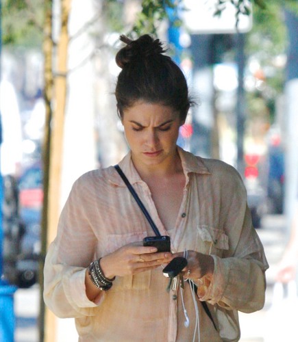 Nikki visiting the Dry Cleaners and checking for mail in Los Angeles! [03/08/11]