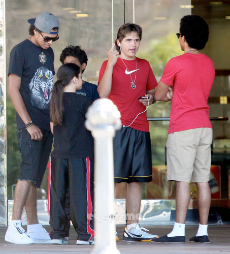  Paris and Prince Jackson out shopping in Calabasas, Aug 1