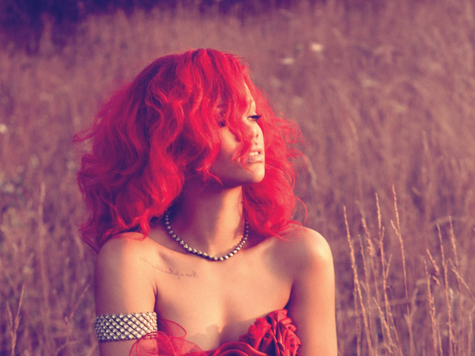 Rihanna Wallpaper: RIHANNA :P 