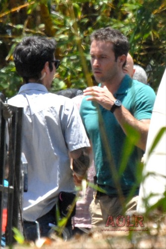  Alex and Terry O'Quinn on the set of Hawaii Five-0 - August 5