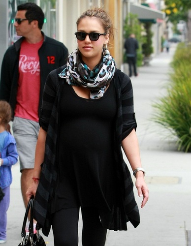  Jessica - Out for breakfast in Beverly Hills - August 06, 2011