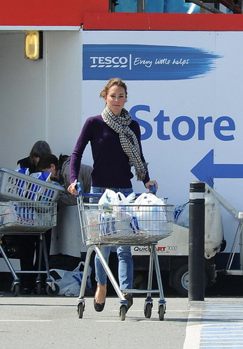  Kate Middleton at Tesco supermercado