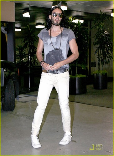 Russell Brand: Lunch Date In Beverly Hills!