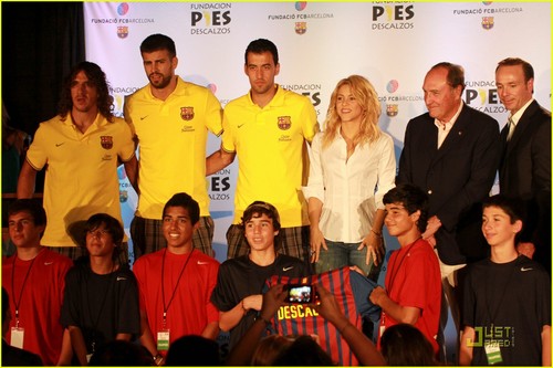  Shakira: Barefoot Foundation Event with Gerard Pique!