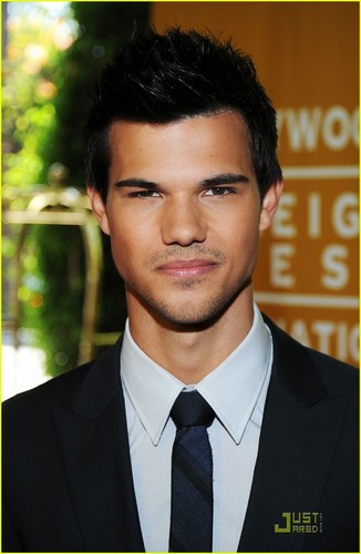  Taylor Lautner: HFPA Luncheon