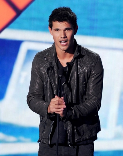  Taylor at Teen Choice Awards - August 7