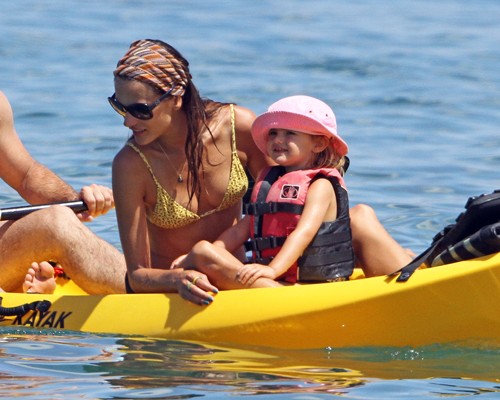  Alessandra Ambrosio kayaking with Anja and Jamie Mazur in Maui (August 9).