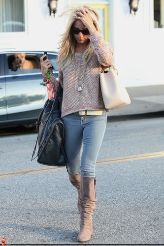 Ashley - Leaving Byron and Tracy in Beverly Hills - August 09, 2011