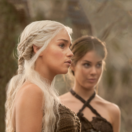 デ ナ-リ ス-タ-ガ リ エ ン Photo: Daenerys Targaryen and Doreah.