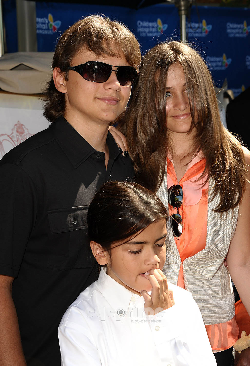 HQ-Prince, Paris and Blanket at the unveiling of the artwork from Michael 8/8/2011. - prince-michael-jackson photo